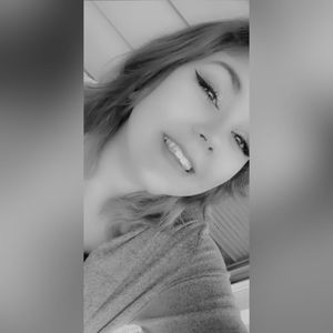 Meet your Posher, Caitlin